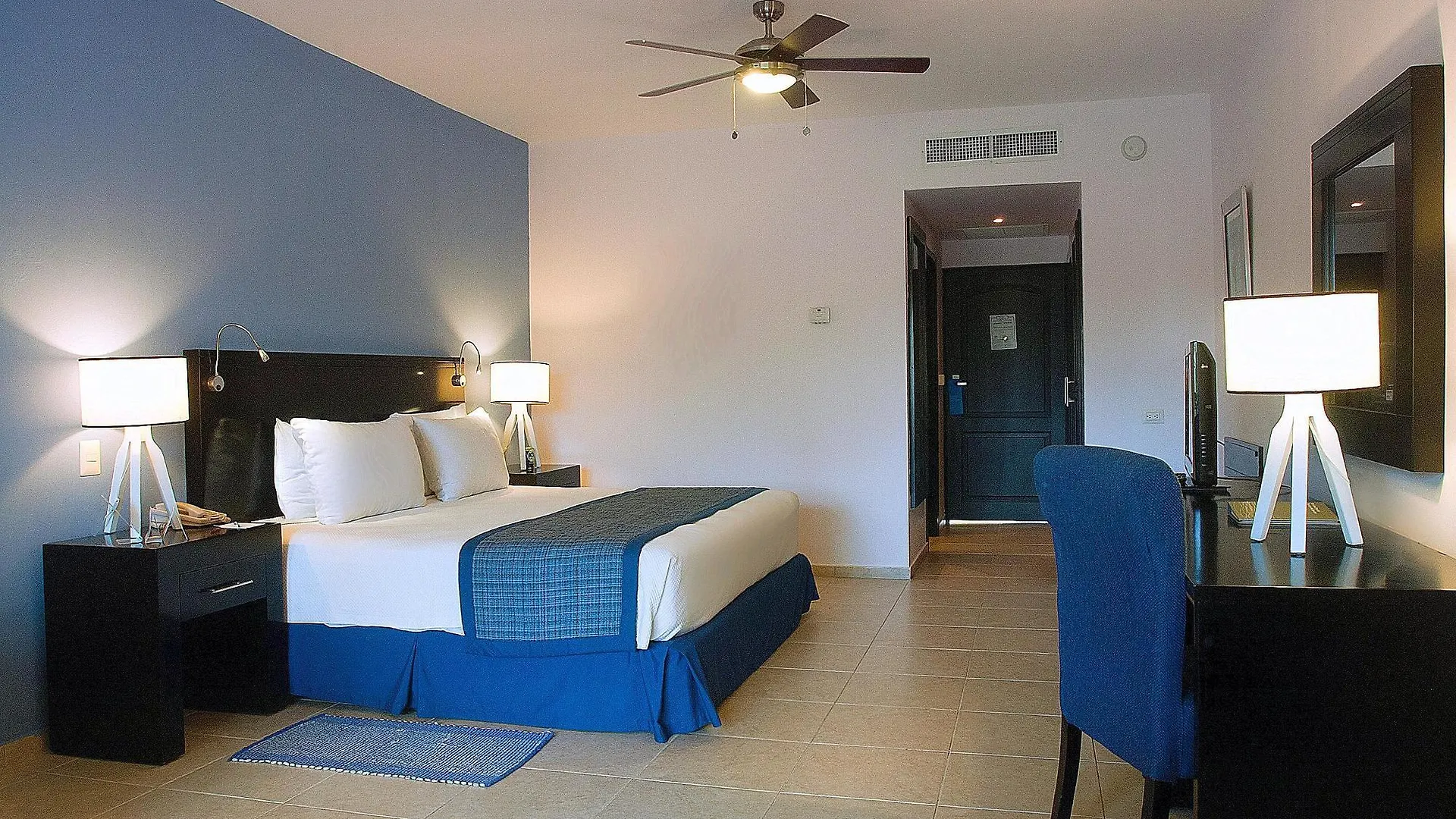 Ocean Blue & Sand Beach Resort Punta Cana 5*,